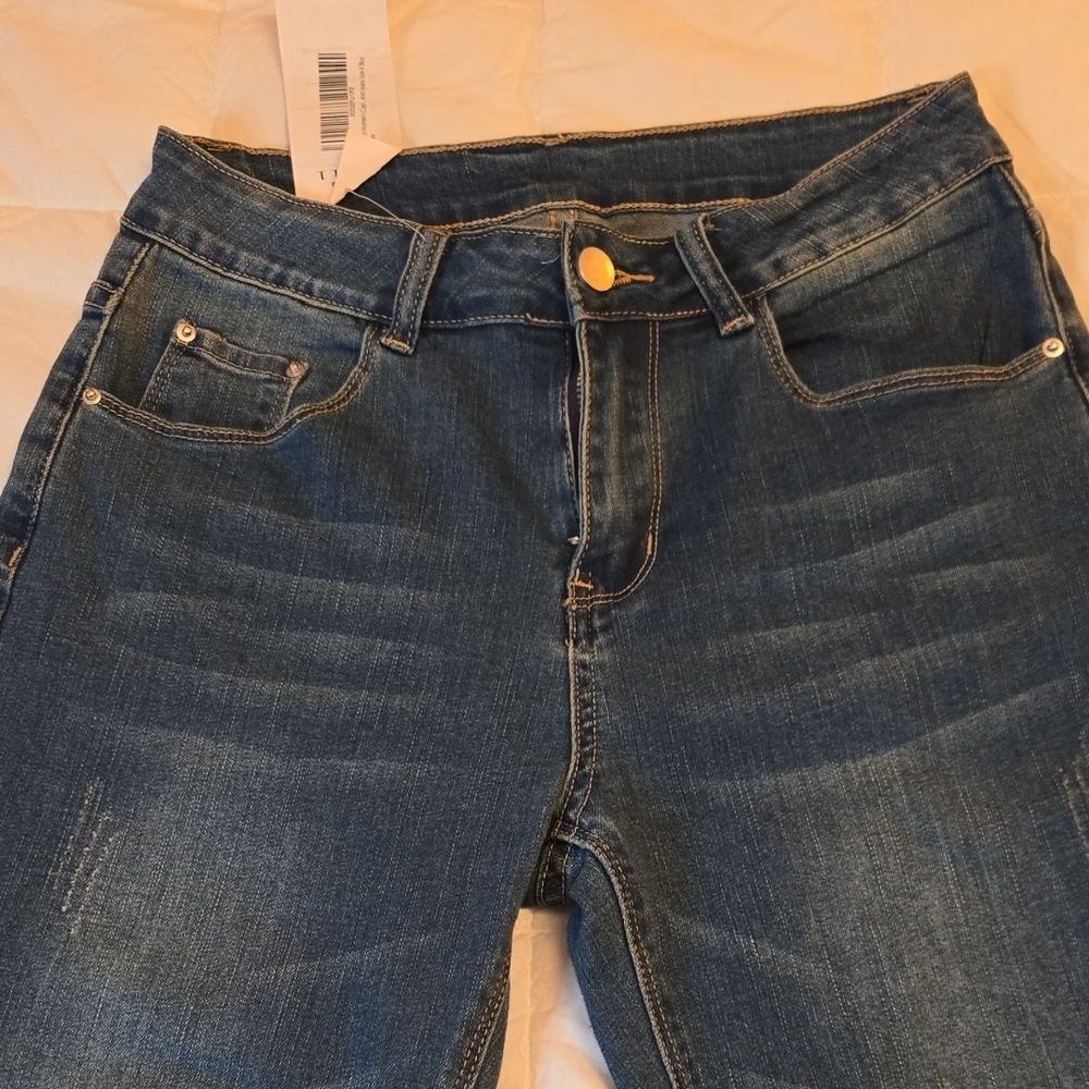 NWT Rhinestone Embellished Capri Jeans - Picture 4 of 9